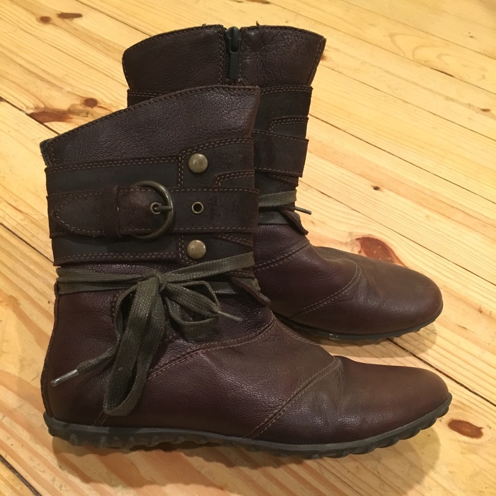 Goex Respira leather wrap buckle boots.